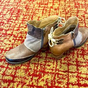 Stylish mixed materials ankle boot